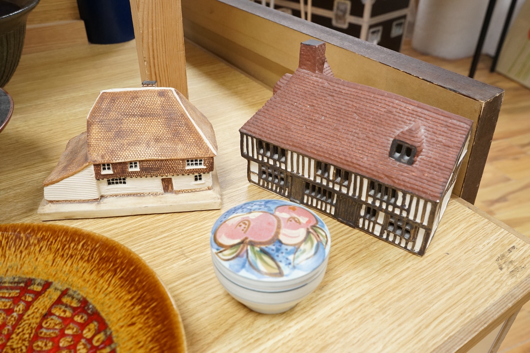 A Poole pottery Aegean dish, together with a selection of Studio pottery bowls, dishes, jugs etc and a Donoghue / Rye cottage model, Poole dish 20cm diameter (14)